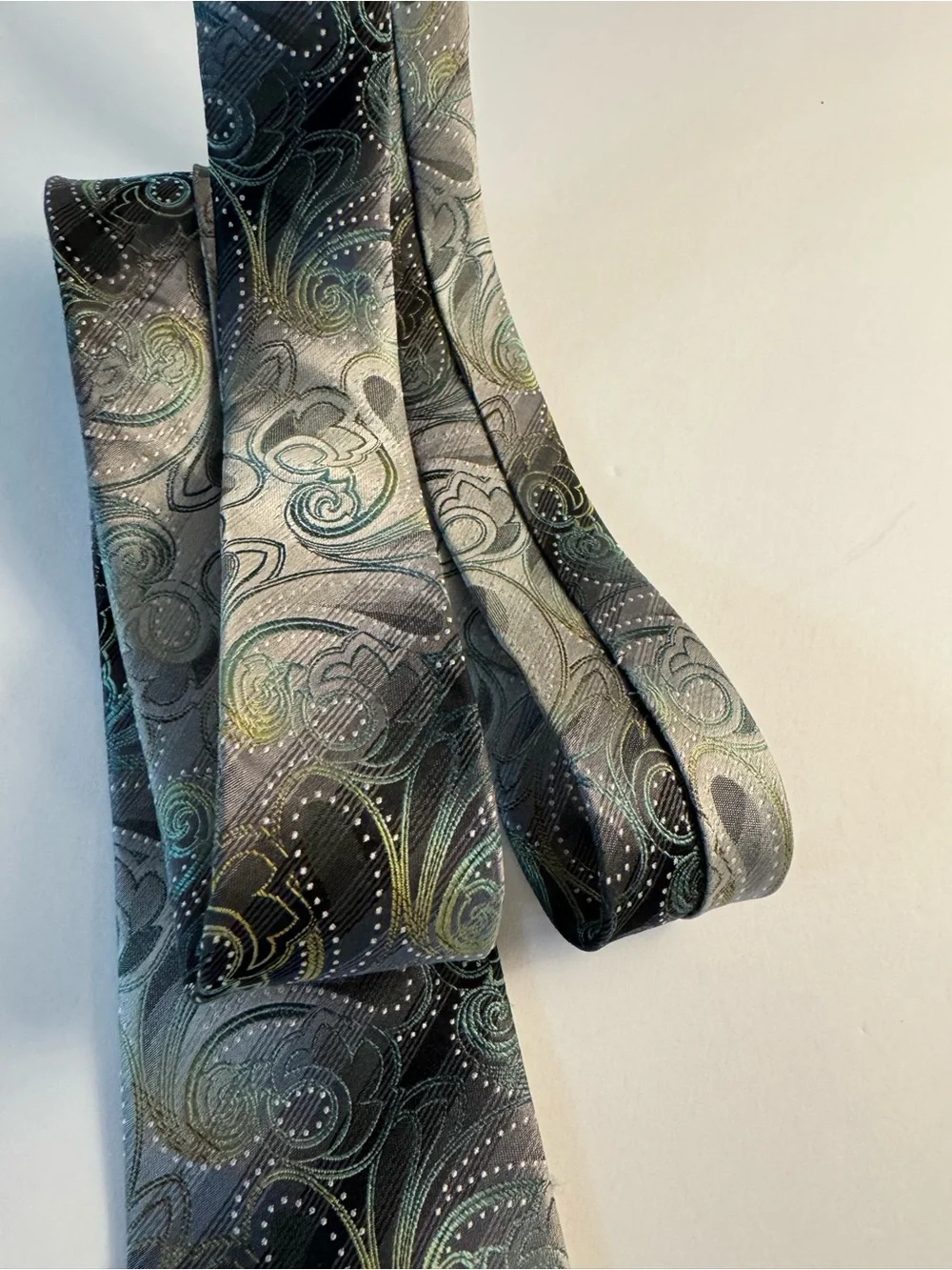 Van Heusen Green Black Gray White 100% Silk Neck Tie